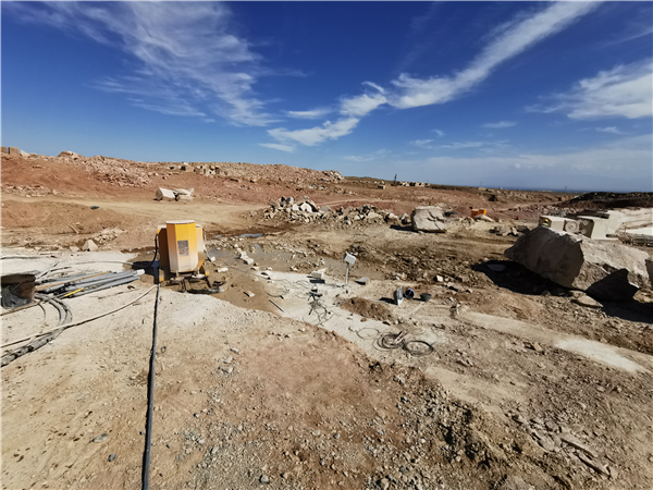 長沙凱發(fā)超硬材料科技有限公司,長沙礦山石材開采設(shè)備銷售,長沙金剛石繩鋸機(jī)銷售,金剛石串珠繩生產(chǎn)銷售，水平鉆機(jī)生產(chǎn)銷售