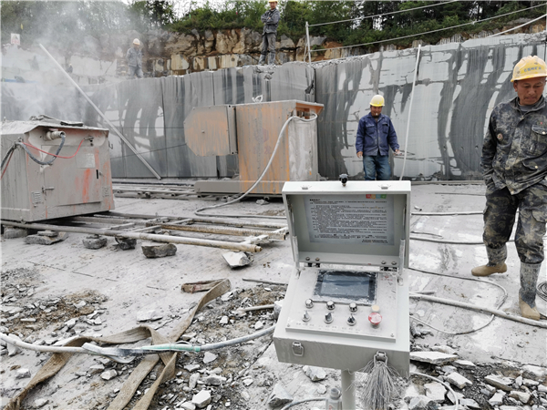 長沙凱發(fā)超硬材料科技有限公司,長沙礦山石材開采設(shè)備銷售,長沙金剛石繩鋸機(jī)銷售,金剛石串珠繩生產(chǎn)銷售，水平鉆機(jī)生產(chǎn)銷售